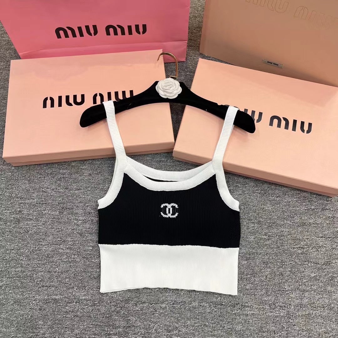 Camisola de punto con tiras texturizadas y almohadilla para el pecho con broche