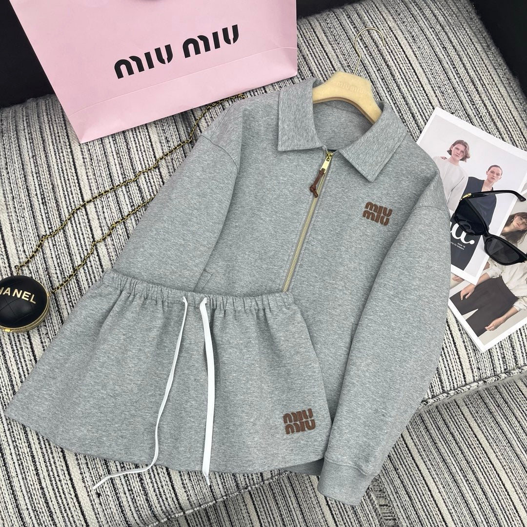 Traje casual de chaqueta con solapa y falda