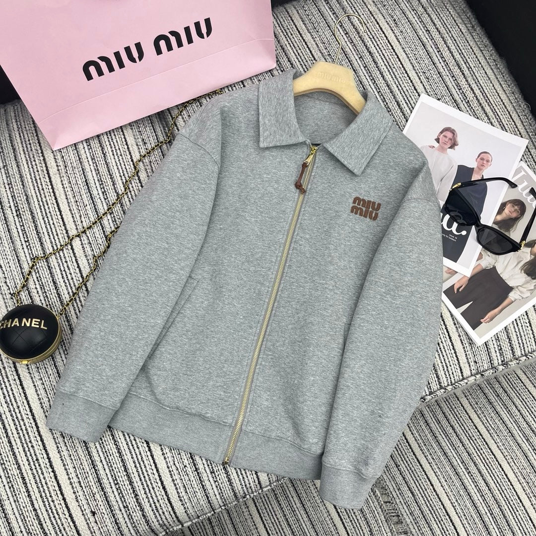 Traje casual de chaqueta con solapa y falda