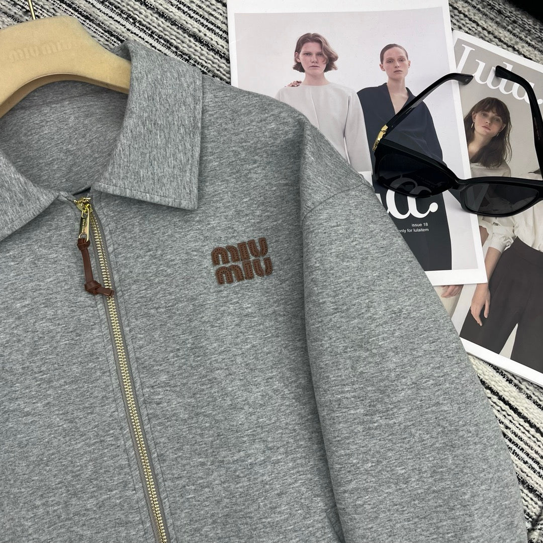 Traje casual de chaqueta con solapa y falda