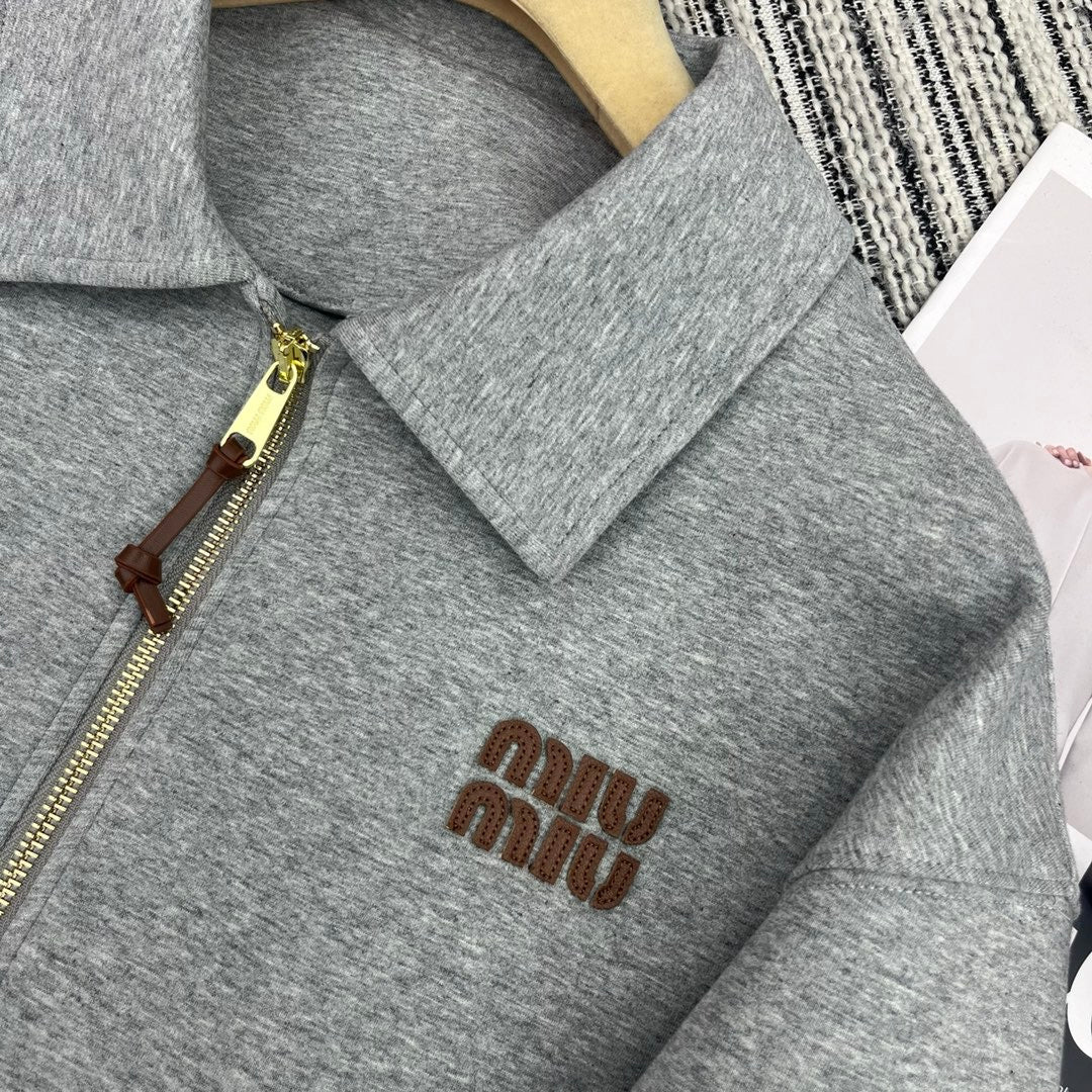 Traje casual de chaqueta con solapa y falda