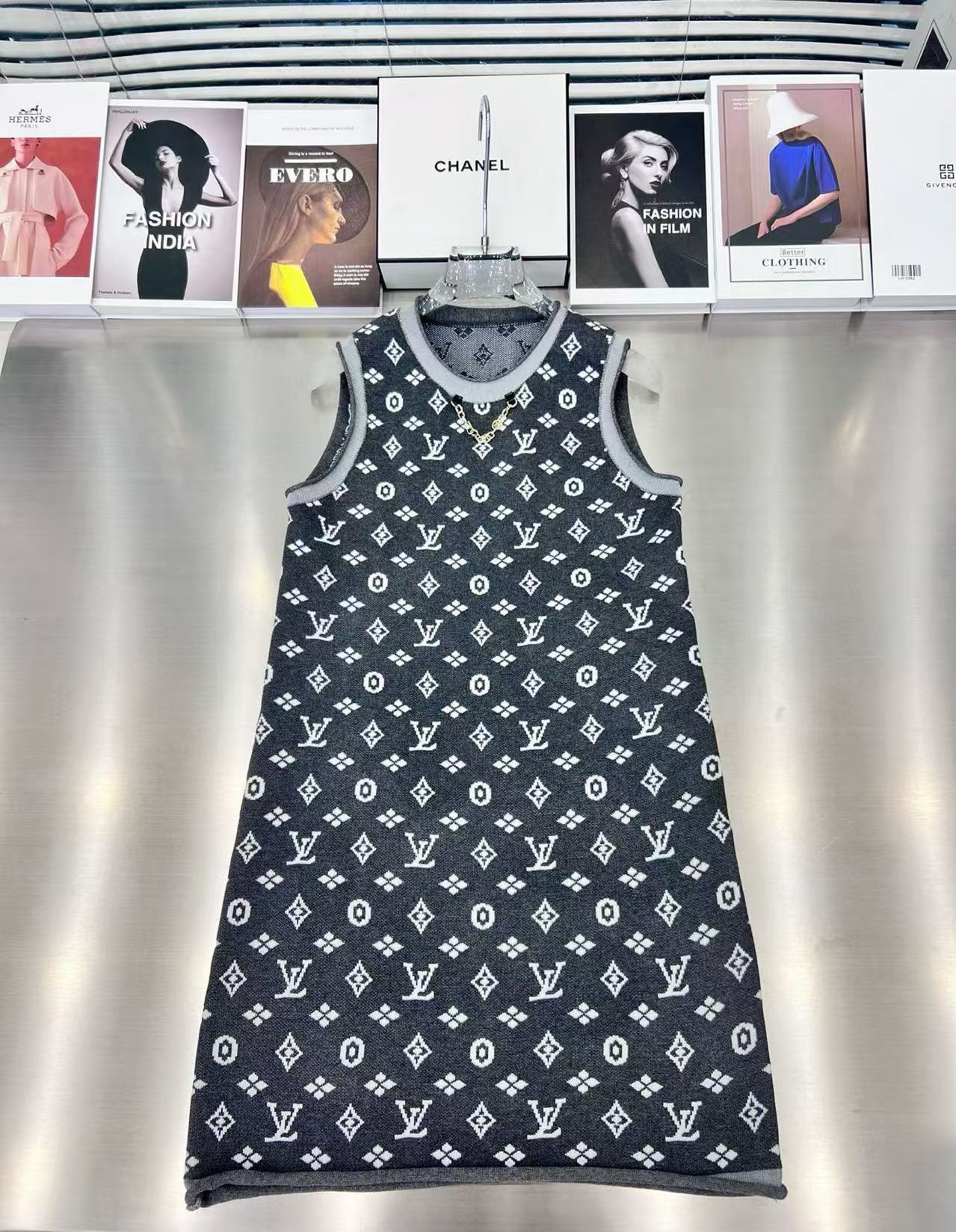 Presbyopic knitted vest dress