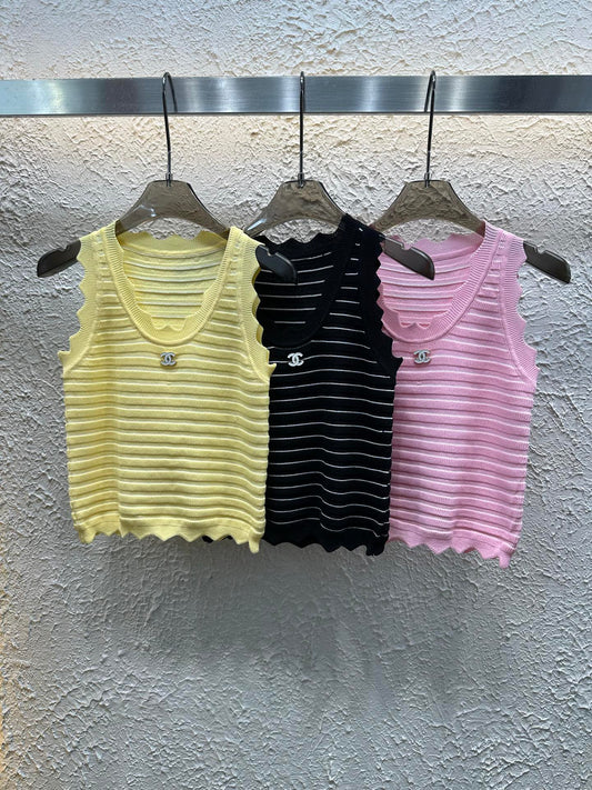 Candy-colored striped round neck knitted vest