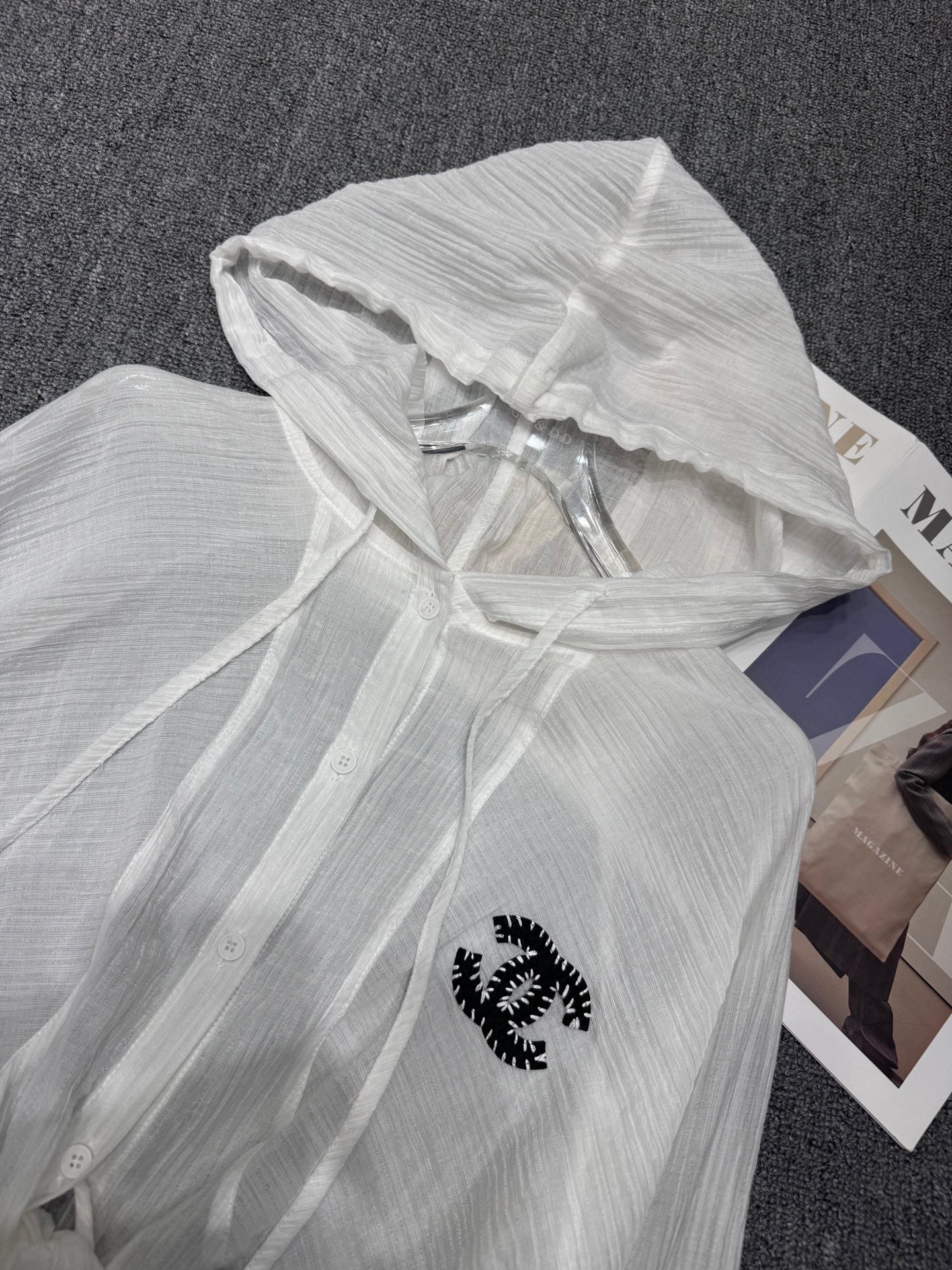 New thin hooded black and white sunscreen clothing