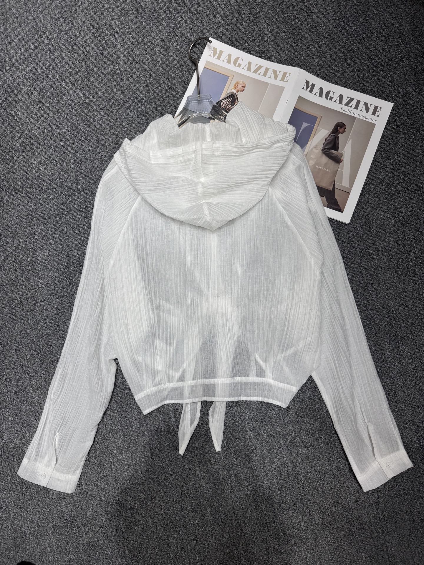 New thin hooded black and white sunscreen clothing