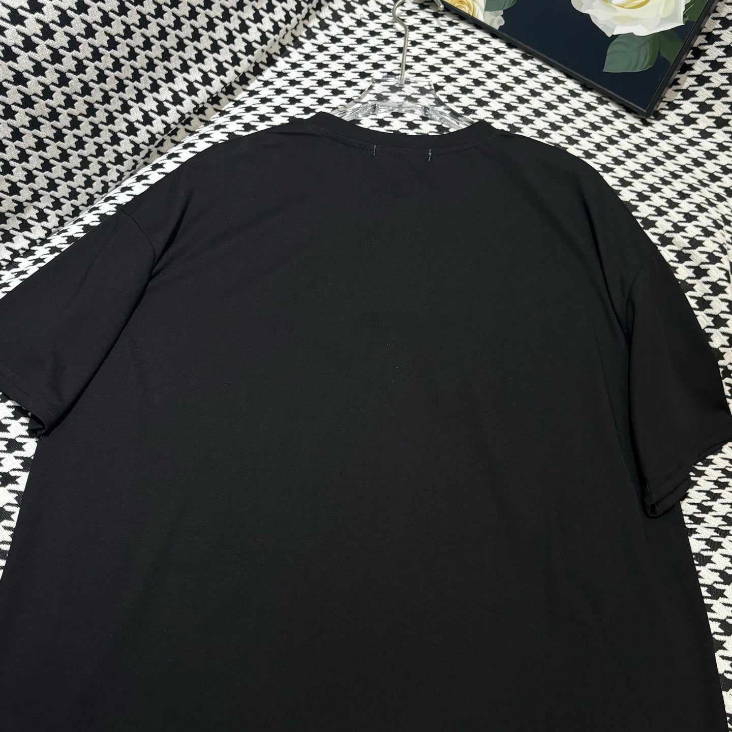 Simple round neck small logo two-tone short sleeves