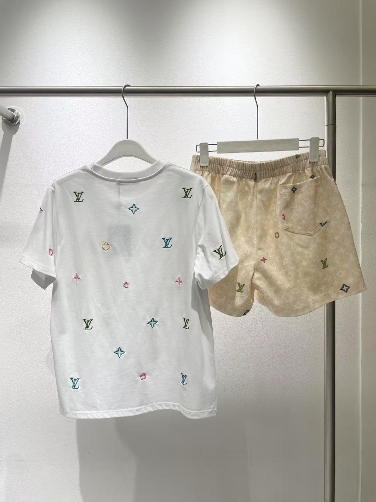Simple candy color round neck logo short sleeve + shorts set