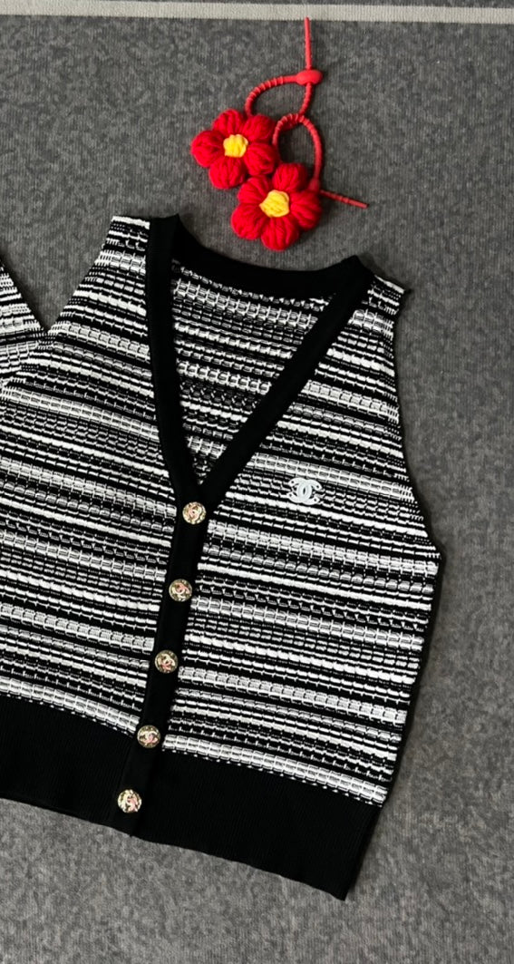 Sleeveless V-neck colorblock knitted vest