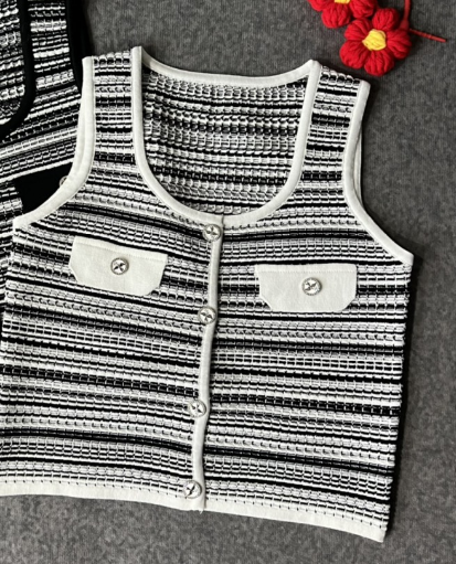 Sleeveless crew neck colorblock knitted vest