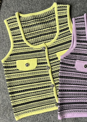 Sleeveless crew neck colorblock knitted vest
