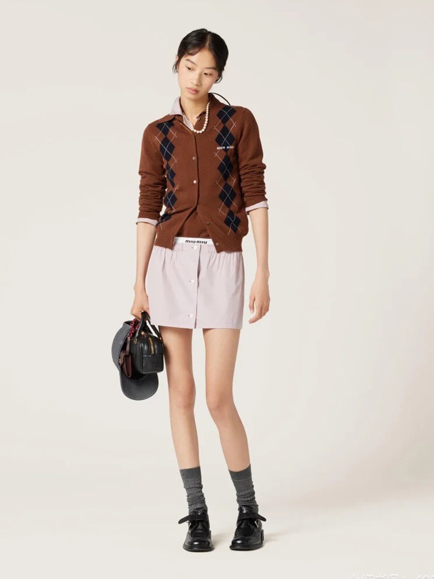 College style knitted sweater with a sense of design